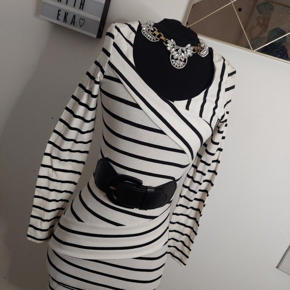 White stripe bodycon dress with attached belt - Picture 11 of 11